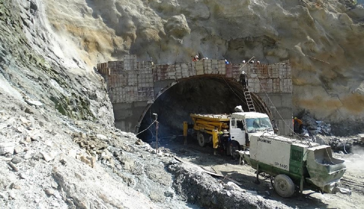 भारतीय कम्पनी एसजेभिएनद्वारा निर्माणाधीन अरुण ३ आयोजनाको फाइल तस्बिर।